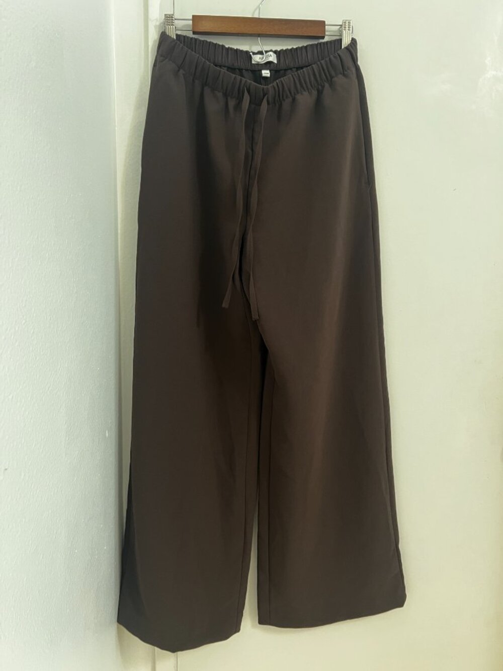Aritzia Wilfred The Lodge Pants- Crepette- Rich Mocha Brown - Size Medium